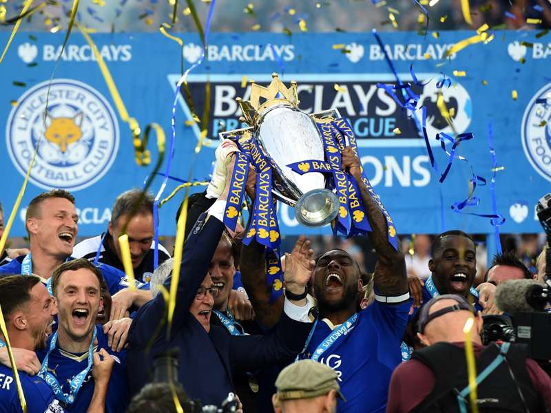 La Citta Di Leicester Si Tinge Di Foxes Il Murales Di Ranieri Completato Con Il Volto Dei Giocatori Goal Com