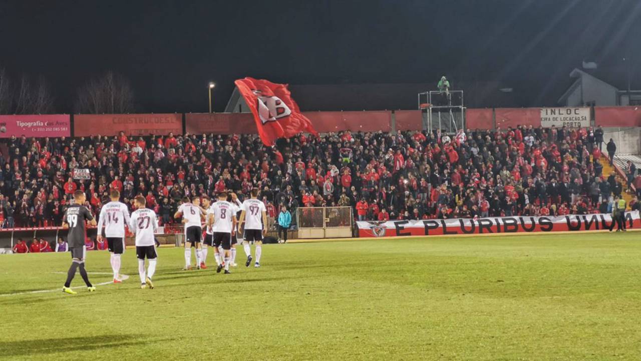 Mackolik On Twitter Galatasaray Ile Benfica Nin Yollari Bir Kez Daha Kesisti Peki Sari Kirmizililarin Deplasmanda Elde Ettigi Bu Unutulmaz Galibiyetteki Eksik Parcayi Buldunuz Mu Https T Co Tmk1lq1hmy