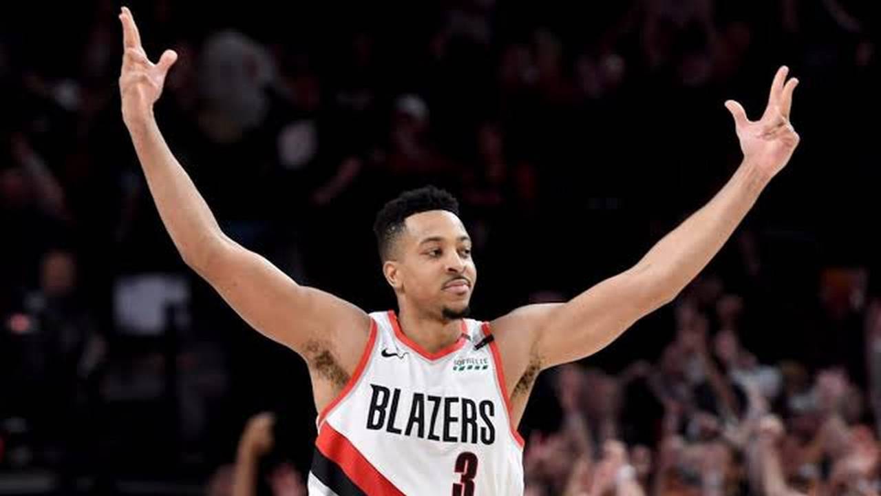 CJ McCollum sevinirken