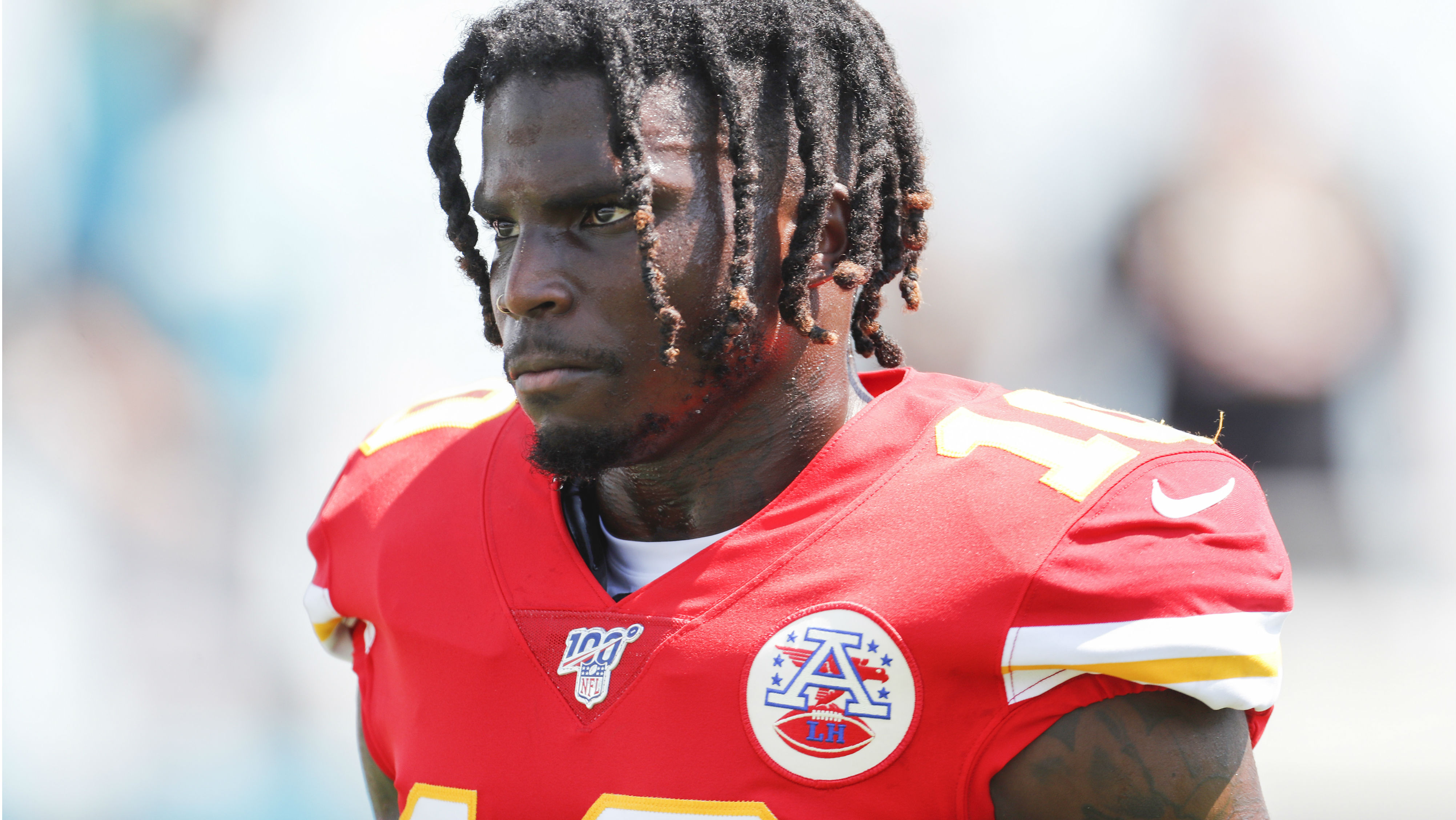 Tyreek Hill injury update: Chiefs receiver (shoulder) out 4-6 weeks, report says | Sporting News