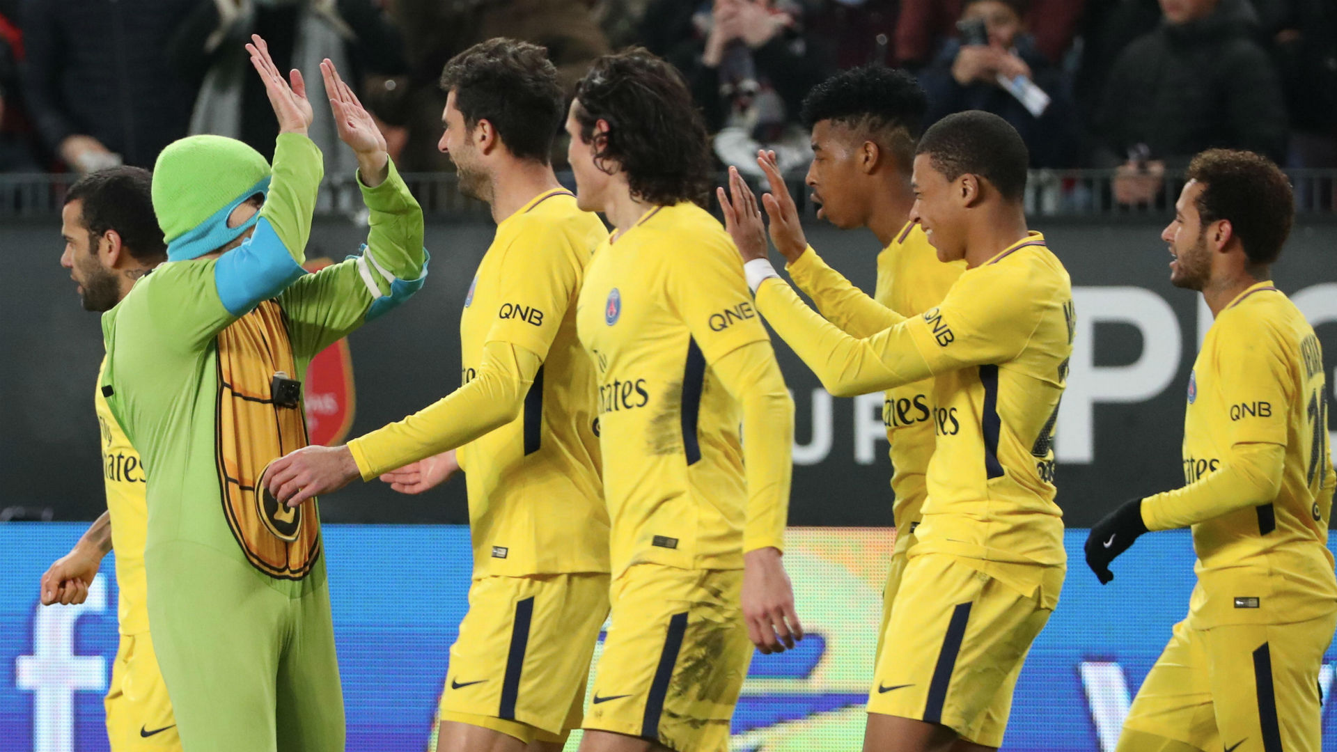 Ninja Turtles invade PSG clash to unite with Kylian 
