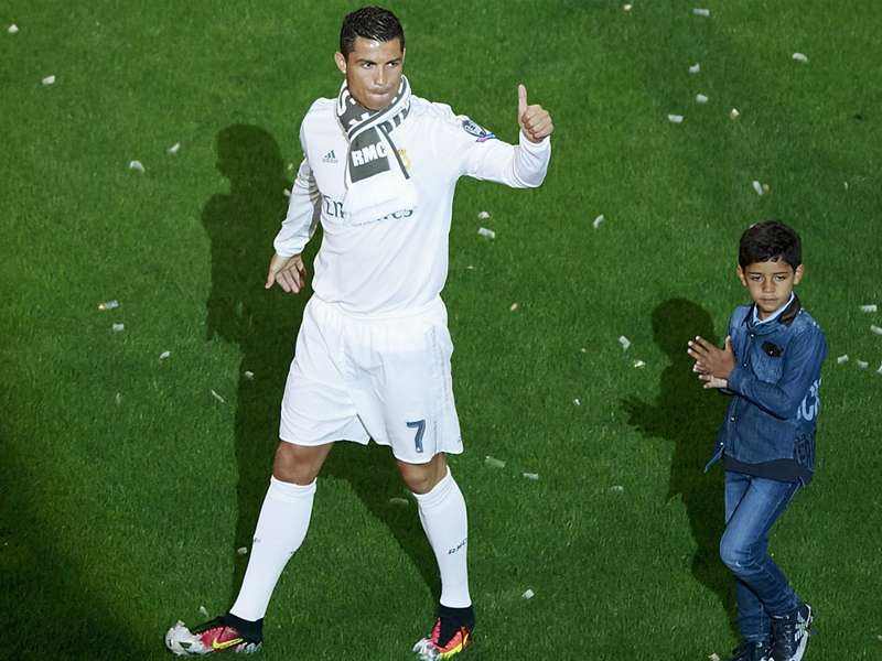 Like father, like son? Ronaldo picks position for son | Goal.com