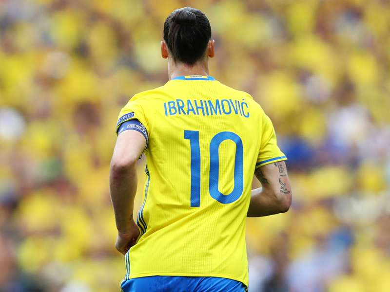 Watch Zlatan S Spectacular Bicycle Kick Vs England Goal Com Zlatan ibrahimovic scores his fourth goal v england to cap an astonishing display for psg's sweden international. zlatan s spectacular bicycle kick vs