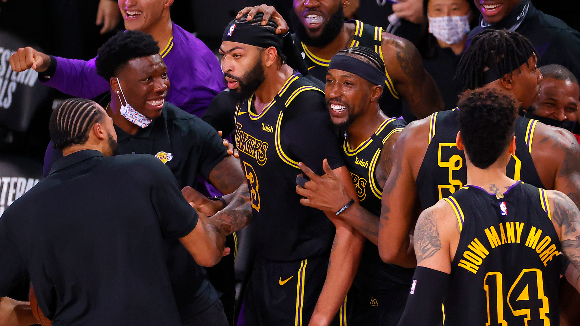 It S A Mamba Shot Lakers Draw Kobe Bryant Comparisons To Anthony Davis Game Winner Sporting News