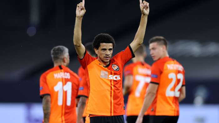 Taison - cropped