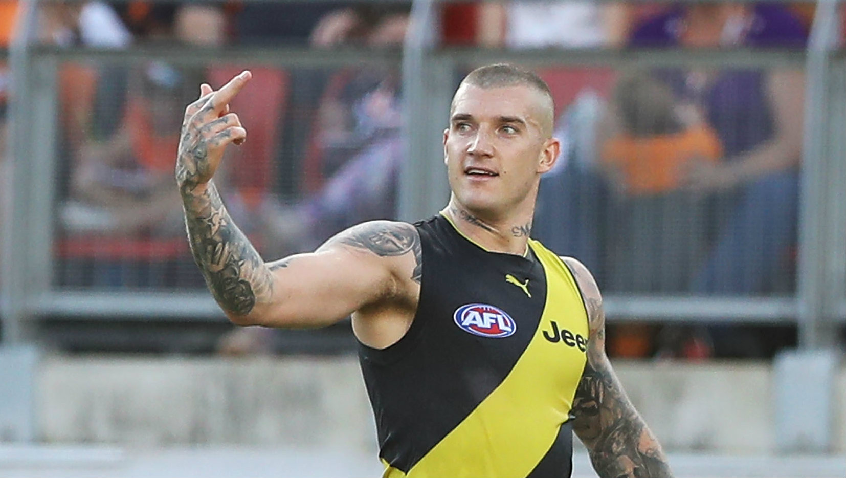 Dustin Martin And Shane Mumford Get Into It At Giants Stadium Sporting News Australia