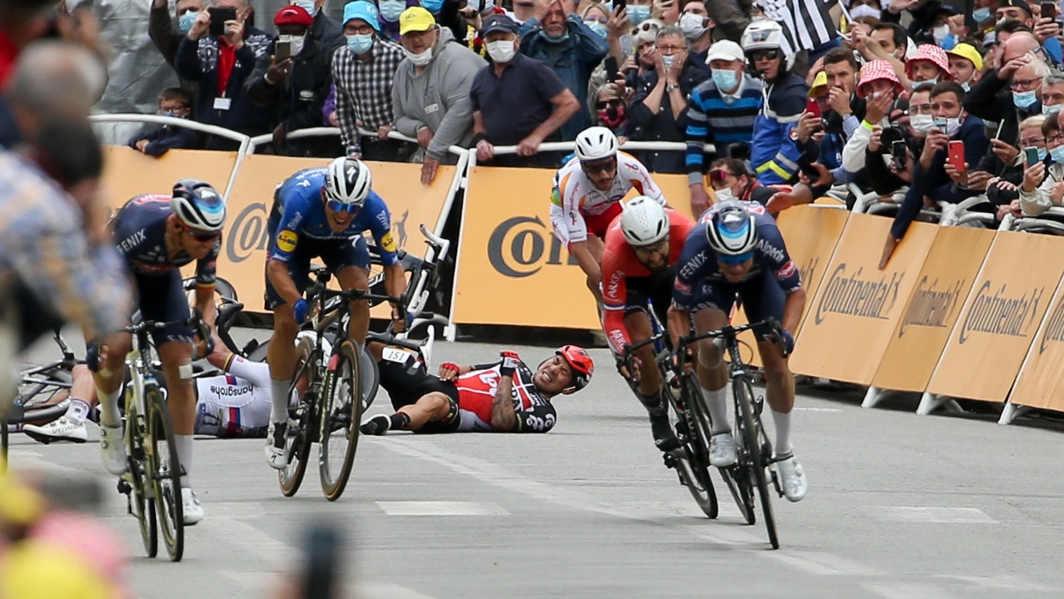 Tour de France: Australians Caleb Ewan and Jack Haig crash ...