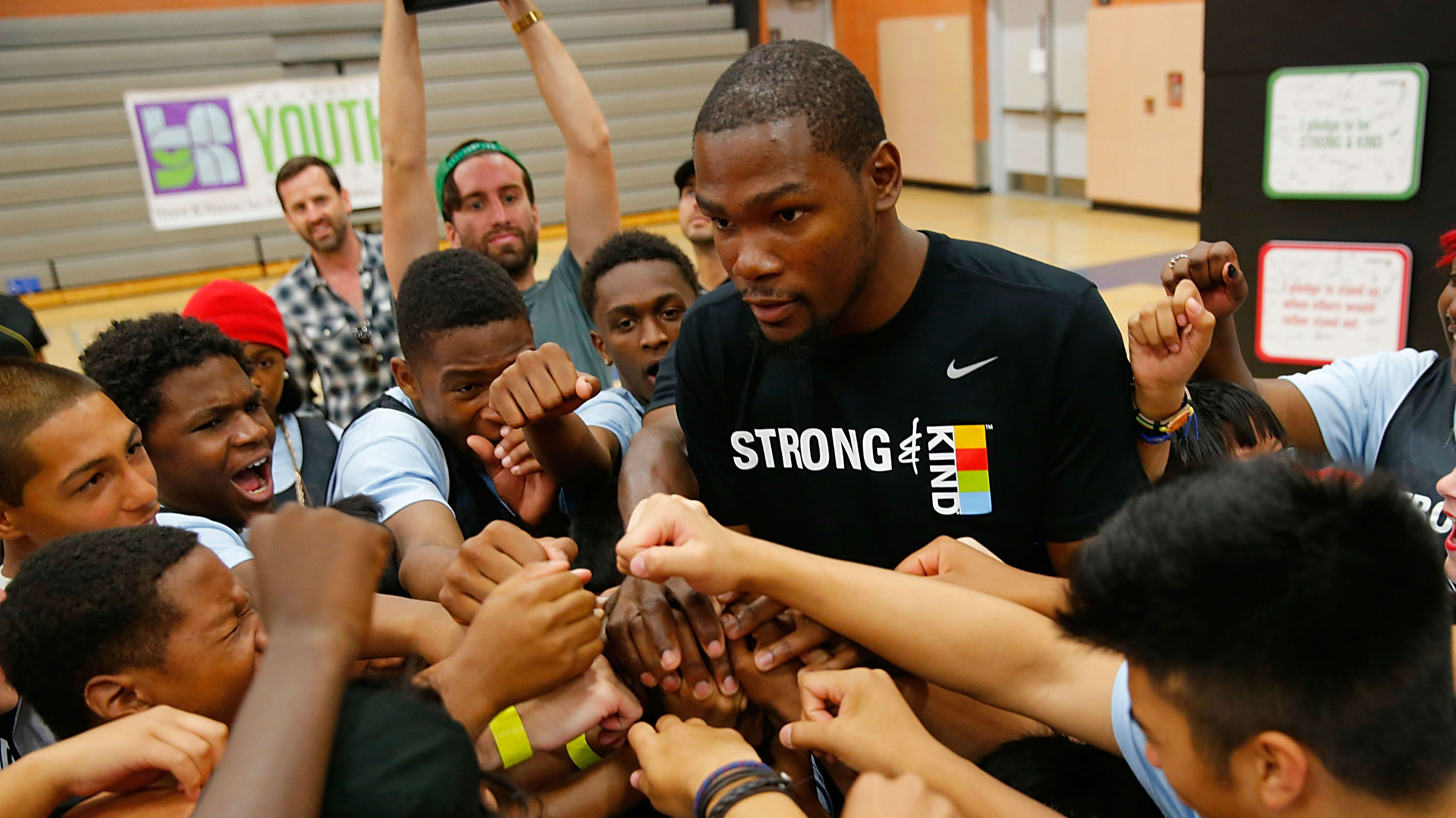 Kevin Durant charity donates $57K to homeless kids in ...