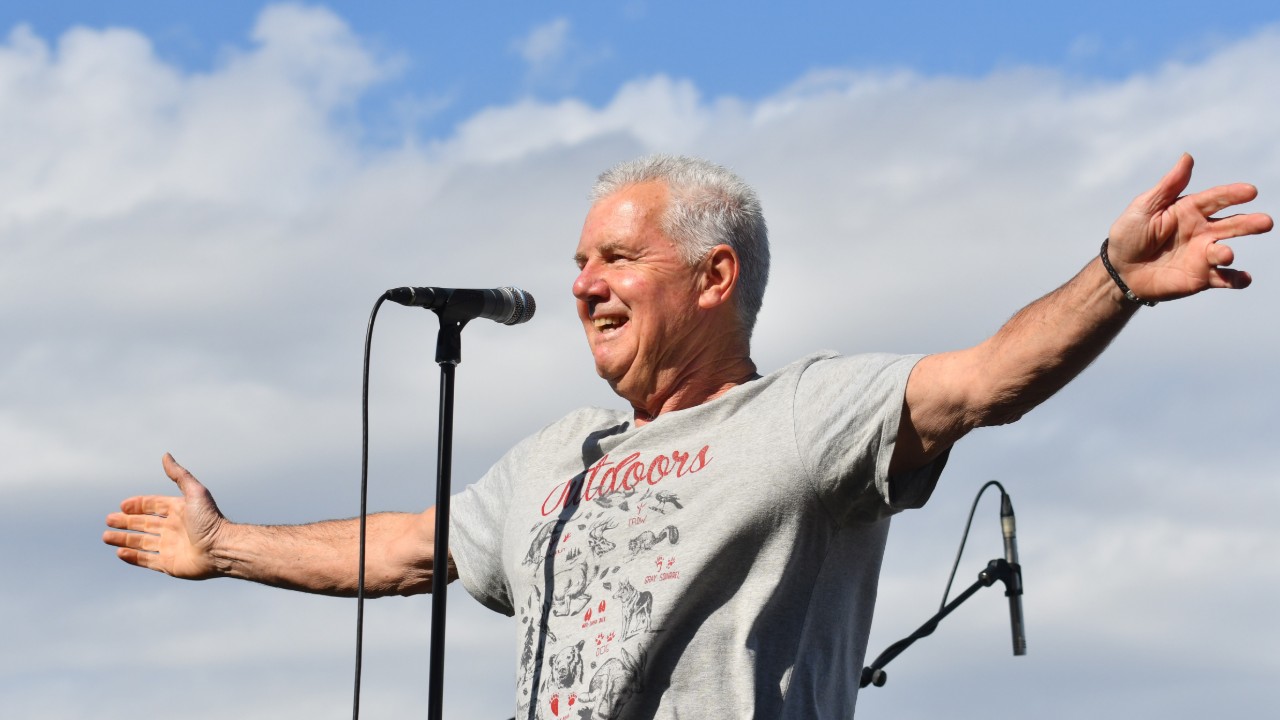 cox plate punters left fuming after daryl braithwaite s cox plate punters left fuming after daryl braithwaite s