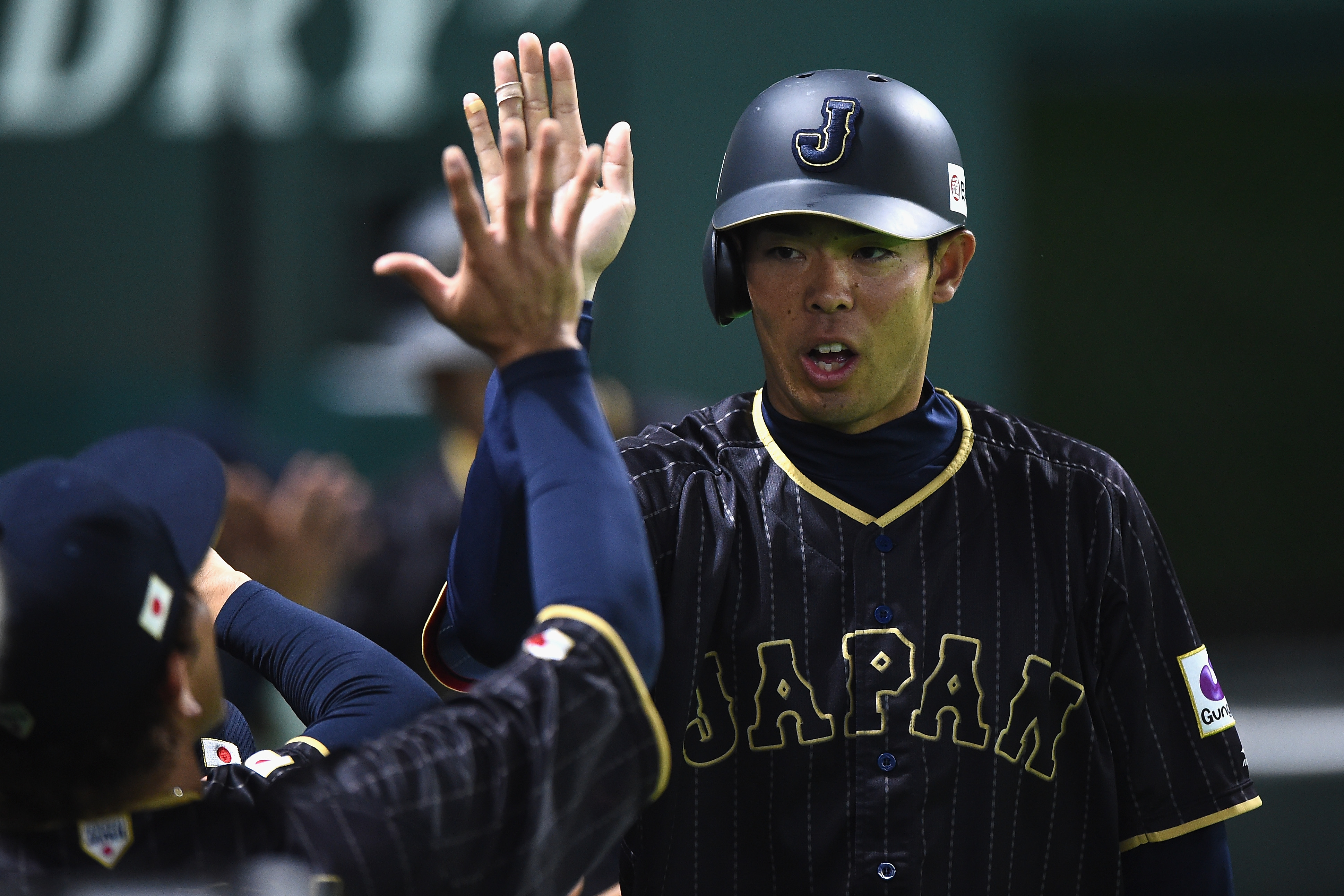 レッズが秋山翔吾との契約を正式発表 3年約22 7億円 背番号は4 スポーティングニュース ジャパン