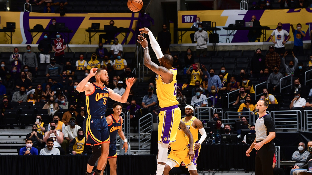 リングが3つくらい見えていた レブロン ジェームズの決勝3pショットでレイカーズがプレイオフ進出決定 ウォリアーズは第8シード決定戦へ Nba日本公式サイト The Official Site Of The Nba リングが3つくらい見えていた レブロン ジェームズの決勝3pショットでレイカーズがプレイオフ進出決定 ウォリアーズは第8シード決定戦へ Nba日本公式サイト The Official Site Of The Nba