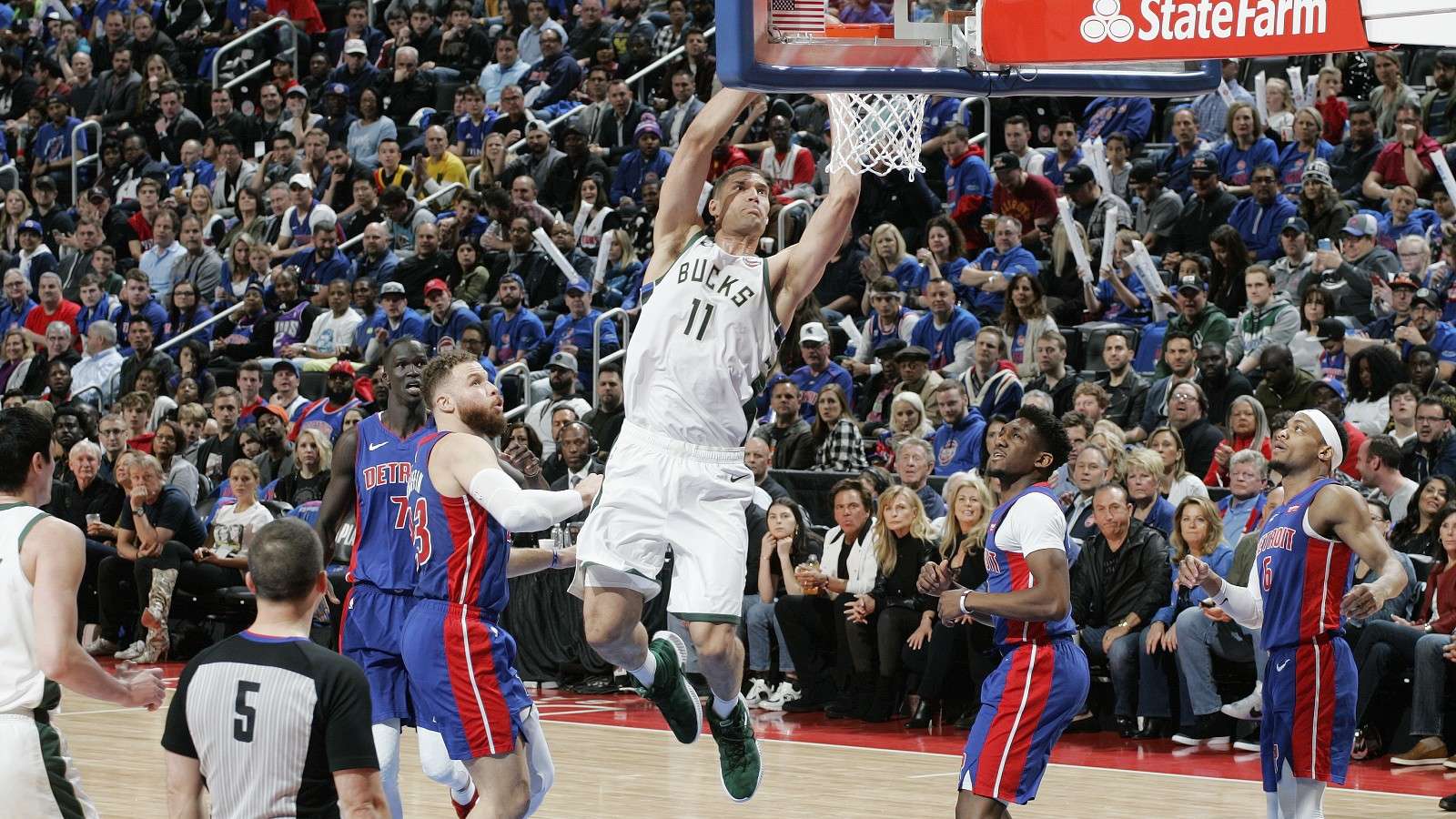 カンファレンス ファイナルで注目すべきバックスのビッグスリー ヤニス アデトクンボ クリス ミドルトン ブルック ロペス Nba日本公式サイト The Official Site Of The Nba