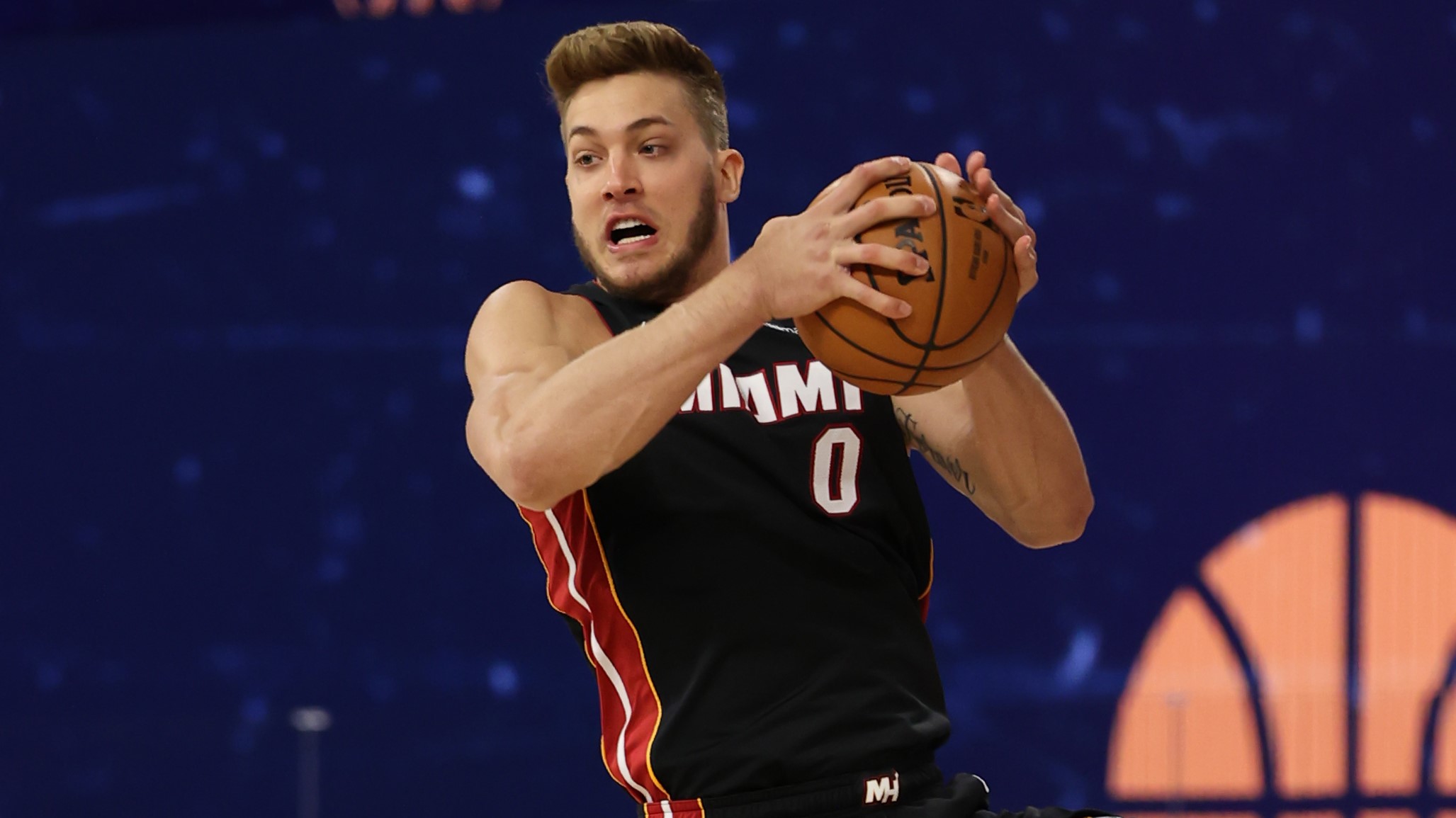 マイヤーズ レナードがヒートと再契約 Nba日本公式サイト The Official Site Of The Nba マイヤーズ レナードがヒートと再契約 Nba日本公式サイト The Official Site Of The Nba