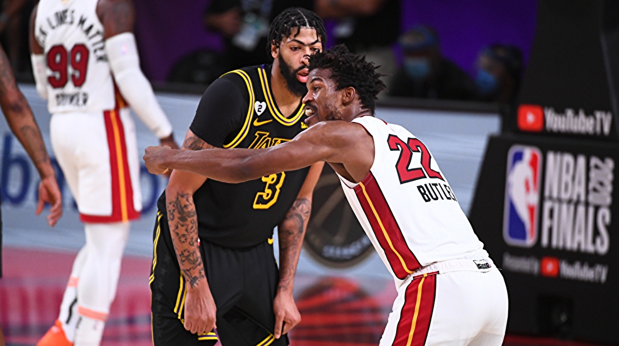 ジミー バトラーはアンソニー デイビスを相手にどうやってレイカーズを攻略したのか Nba日本公式サイト The Official Site Of The Nba ジミー バトラーはアンソニー デイビスを相手にどうやってレイカーズを攻略したのか Nba日本公式サイト The Official Site Of The Nba