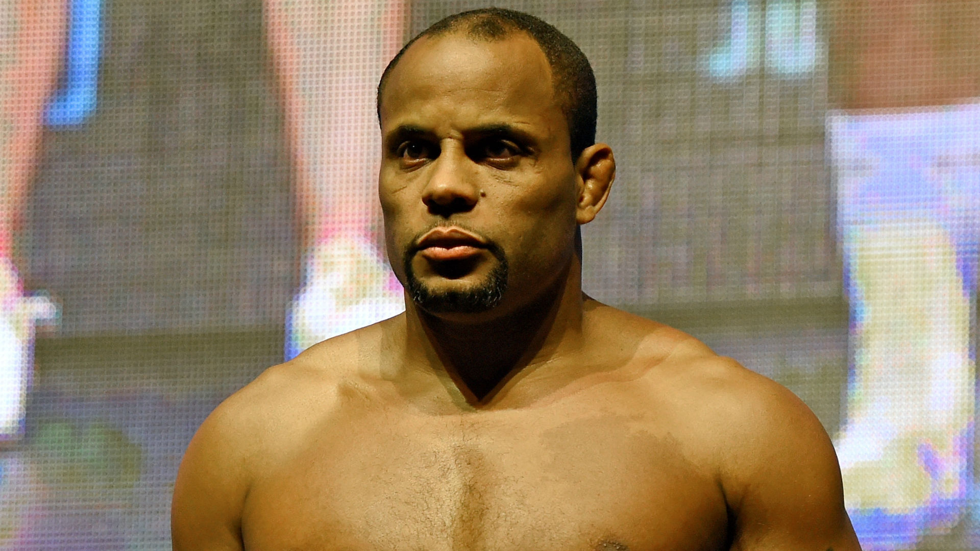 How Did Daniel Cormier Lose 1 2 Pounds In Two Minutes The Internet Has Some Ideas Sporting News