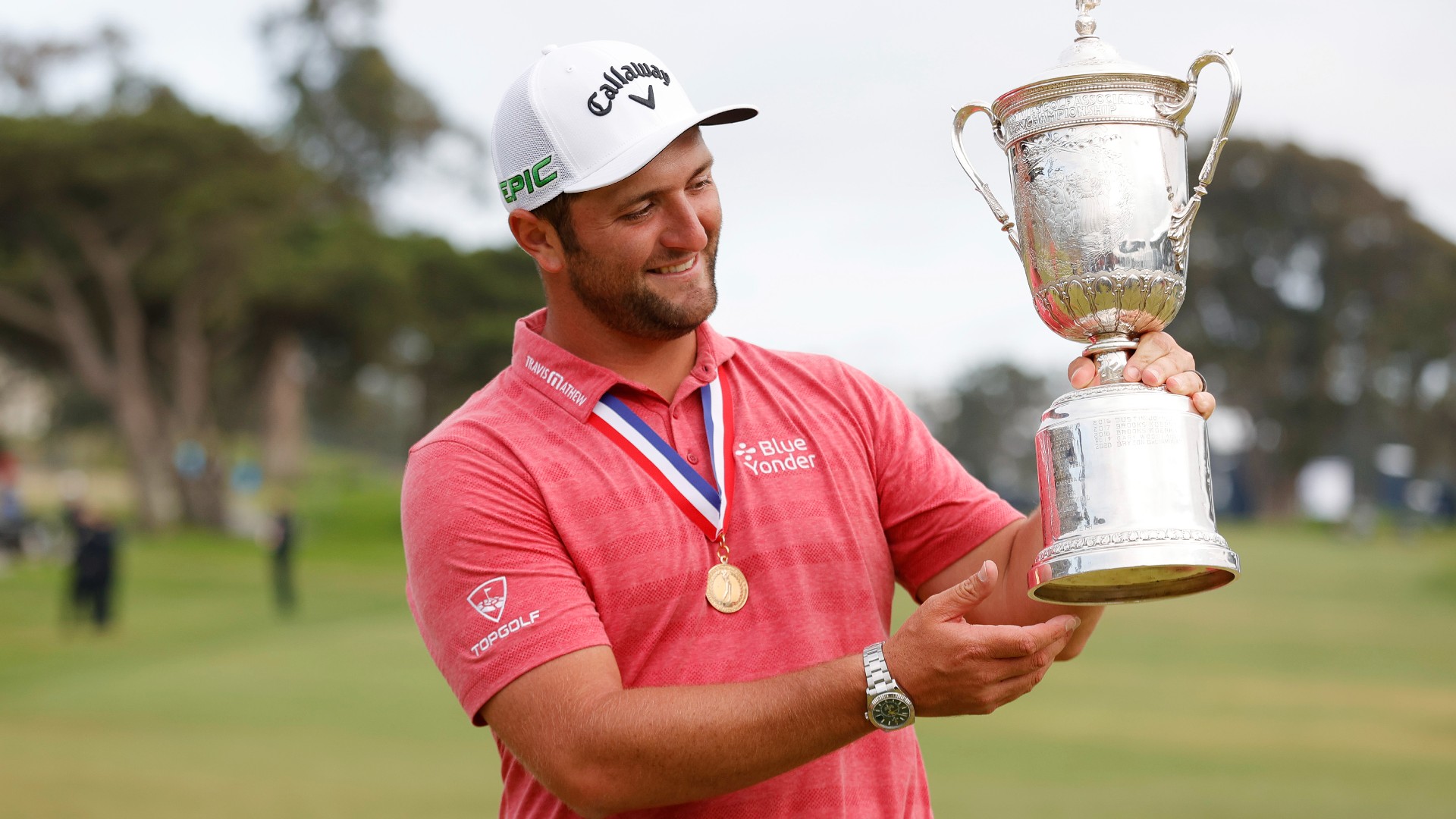 Photo of Jon Rahm delivers an impassioned speech dedicating the victory of the US Open to journalists who died of COVID-19