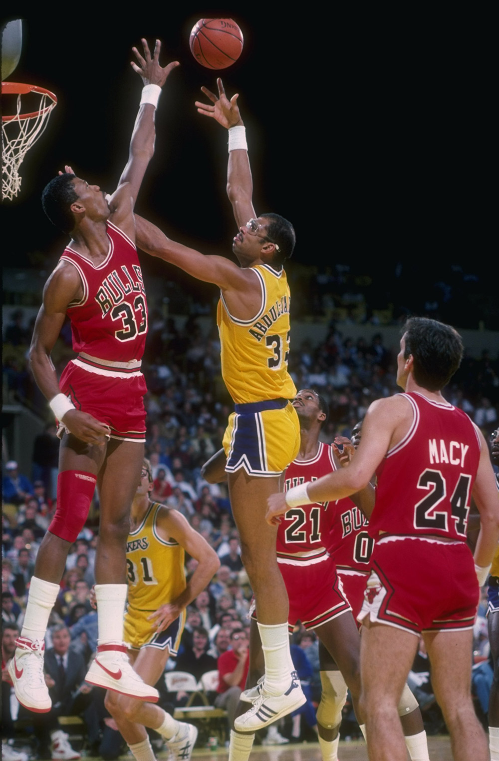 classic photos kareem abdul jabbar sporting news classic photos kareem abdul jabbar sporting news