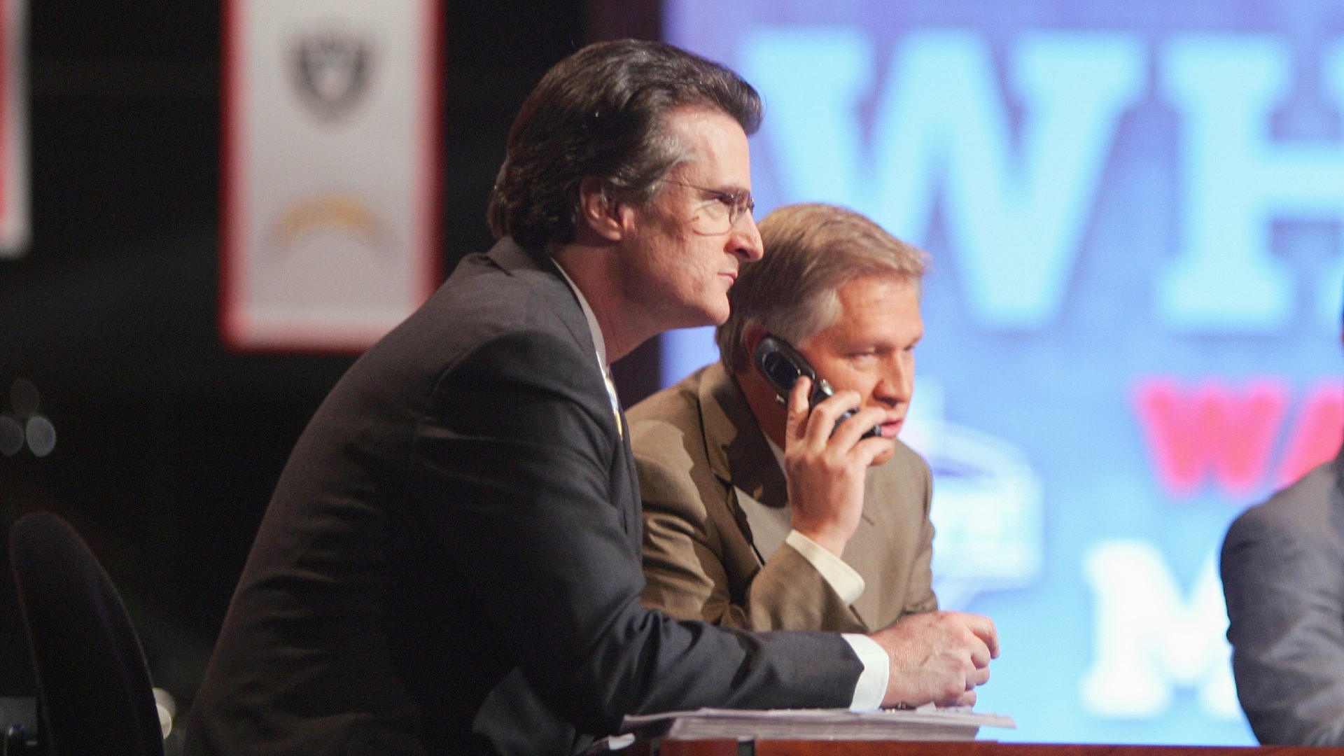 Nfl Draft Expert Mel Kiper Has A Truly Bizarre Approach To Eating Pizza Sporting News Canada
