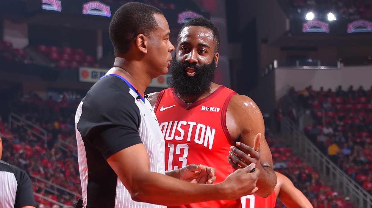 トラベリングの誤解を解くために尽力するnba Nba日本公式サイト The Official Site Of The Nba