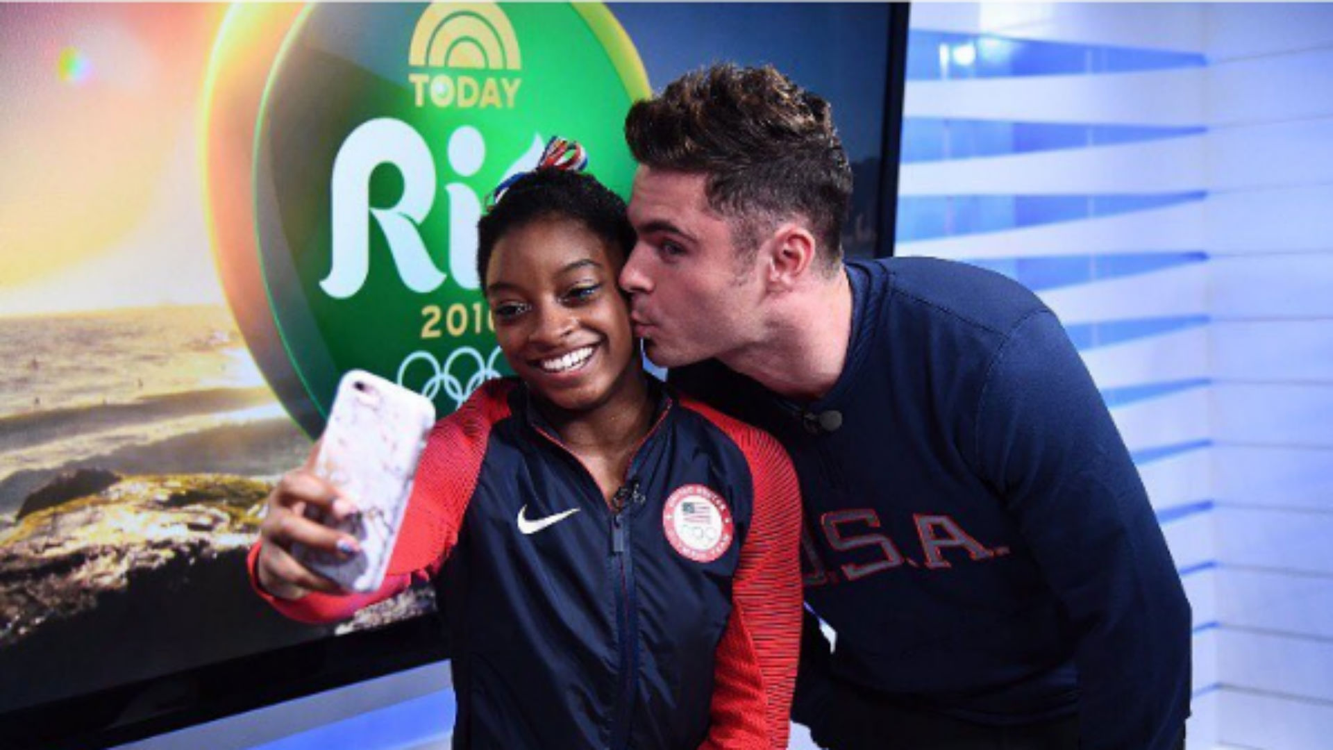 Rio Olympics 16 Simone Biles Actor Zac Efron Exchange Kisses Sporting News