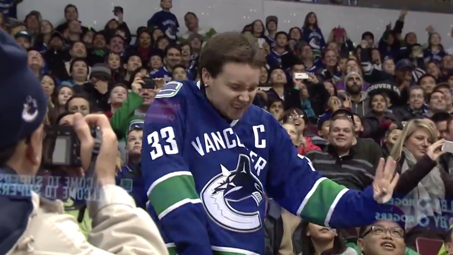 Canucks fan has epic dance medley | Sporting News Australia