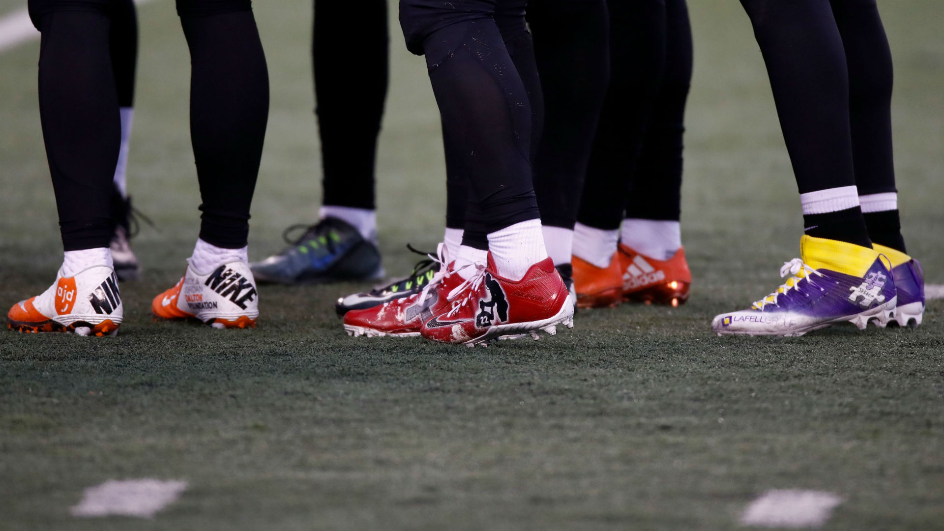 nfl football cleats