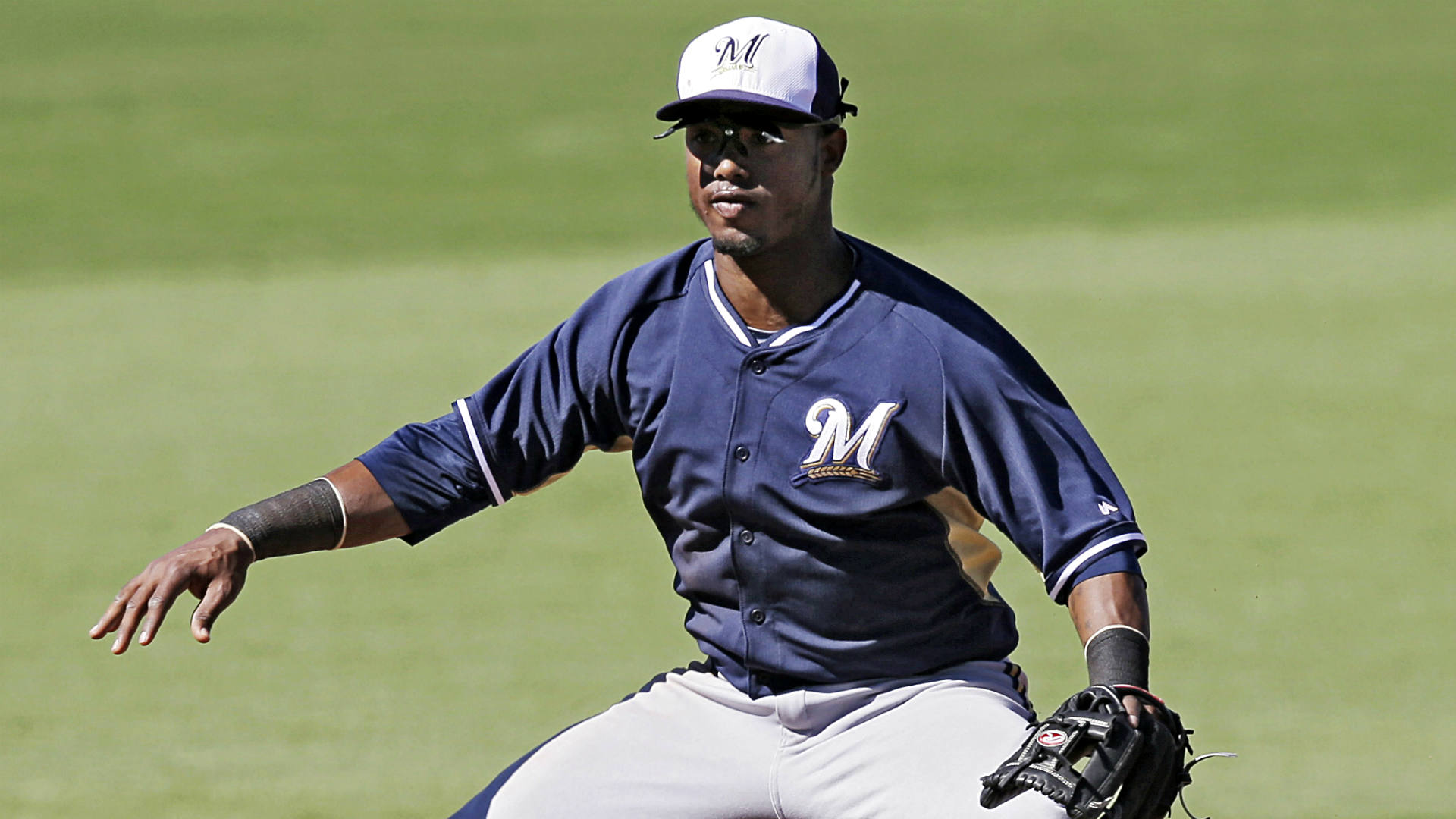 Brewers SS Jean Segura Returns To Team After Death Of Infant Son 