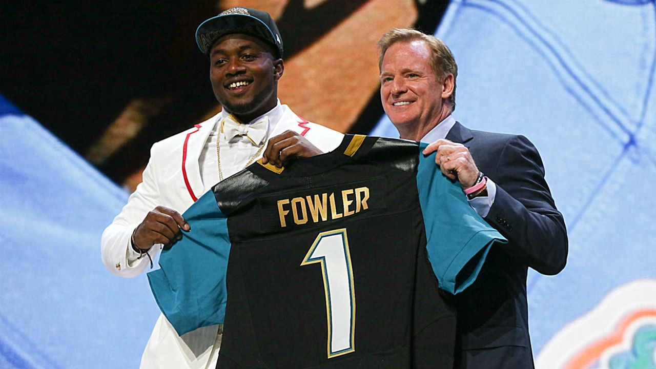 Dante Fowler Shown On Video Of Brawl Between Two Women Jaguars Release Statement Sporting News Dante Fowler Shown On Video Of Brawl Between Two Women Jaguars Release Statement Sporting News