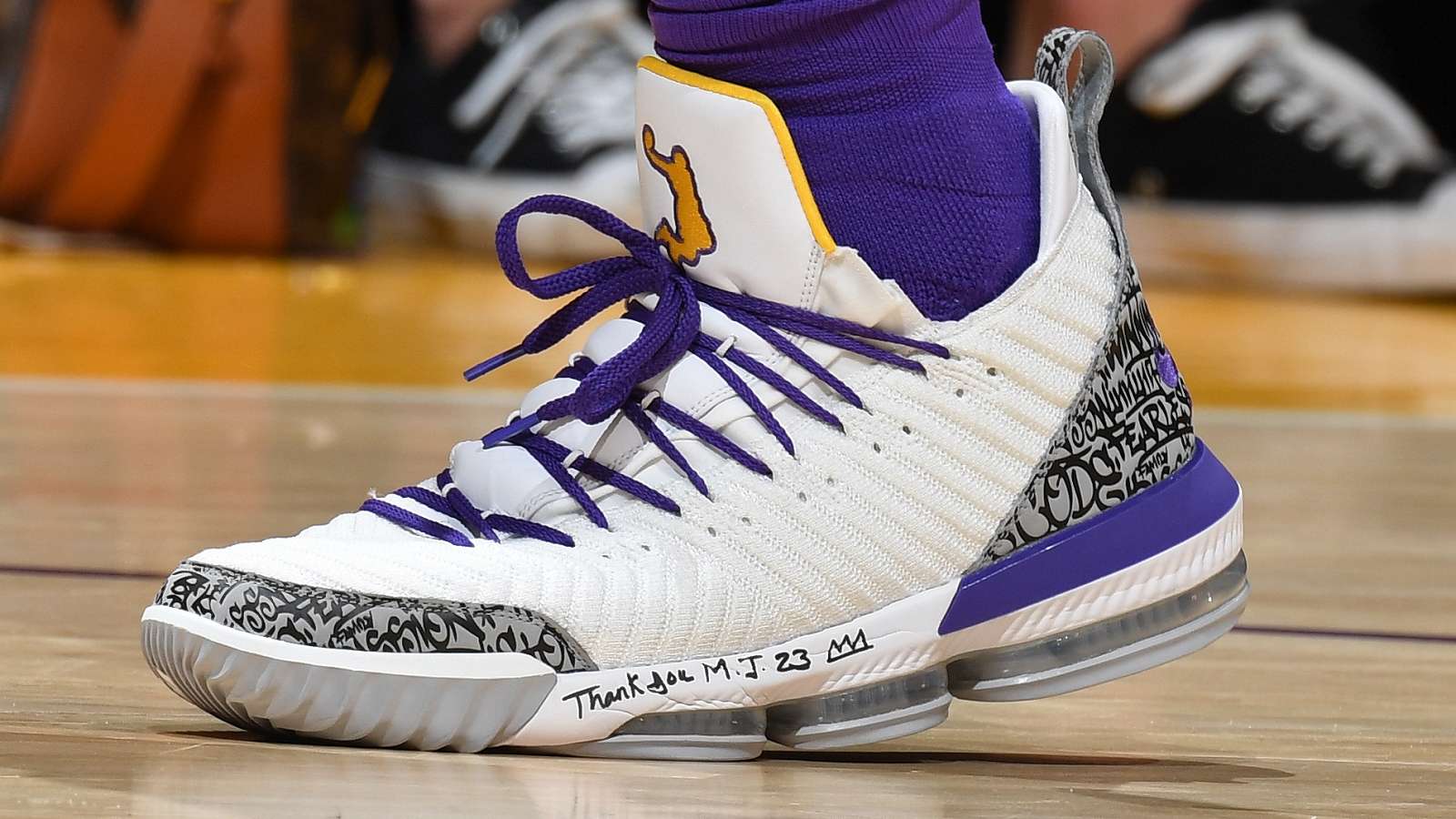 宮地陽子コラム第100回 通算得点記録を抜いた夜にレブロン ジェームズが語ったマイケル ジョーダンへの感謝 Nba日本公式サイト The Official Site Of The Nba