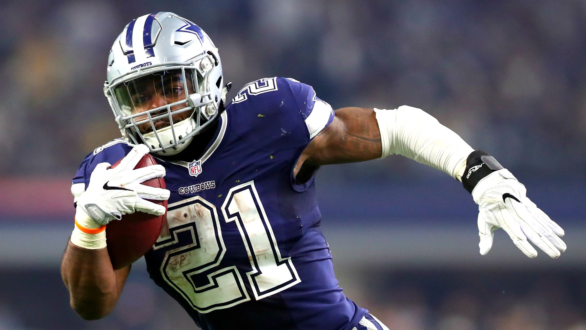 Cowboys' Ezekiel Elliott voted Sporting News Rookie of the Year for