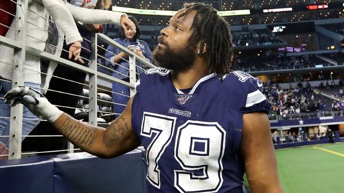 Why Are Michael Bennett S Shoulder Pads So Small Cowboys