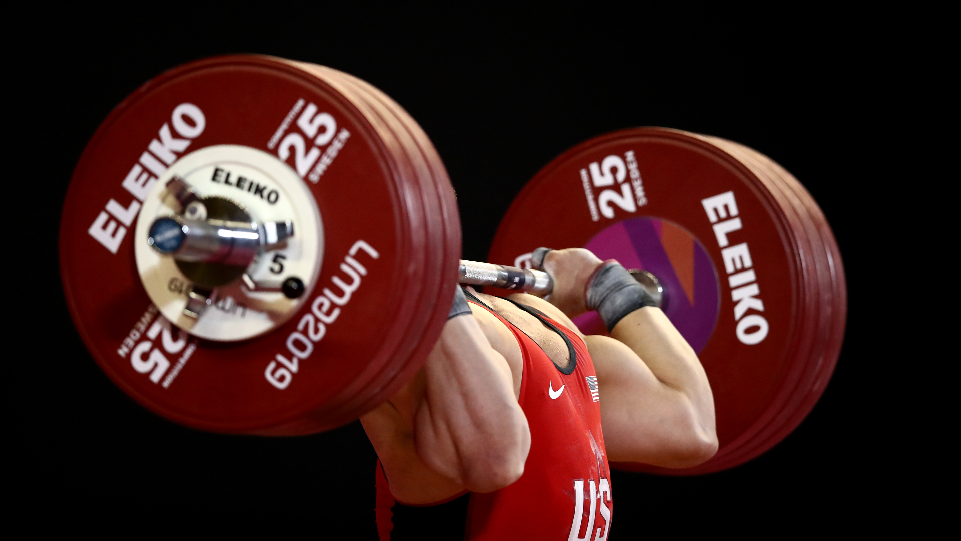 Powerlifting champion Alexander Sedykh breaks knees in horrific