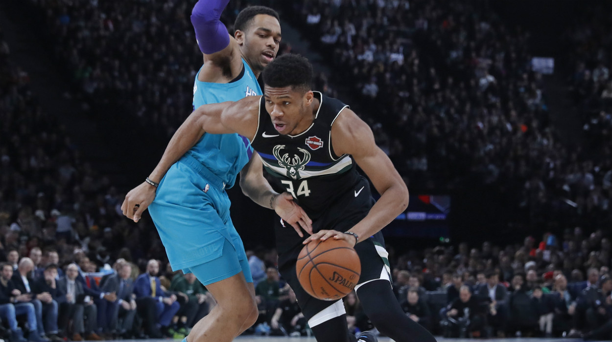 Nbaパリゲーム ヤニス アデトクンボが30得点を記録したバックスがホーネッツを下して8連勝 Nba日本公式サイト The Official Site Of The Nba Nbaパリゲーム ヤニス アデトクンボが30得点を記録したバックスがホーネッツを下して8連勝 Nba日本公式サイト The Official Site Of The Nba