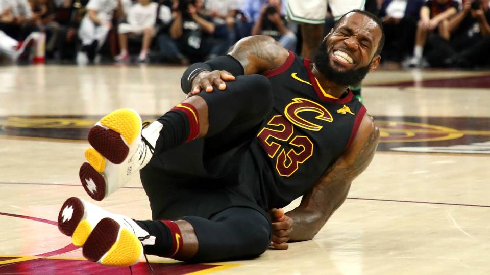右足負傷のレブロン ジェームズ 第7戦に意欲 回復のカギは 睡眠 Nba日本公式サイト The Official Site Of The Nba
