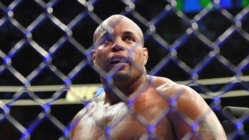 Daniel Cormier Says Team Khabib Almost Jumped Him Once So Ufc 229 Brawl Didn T Surprise Him At All Sporting News