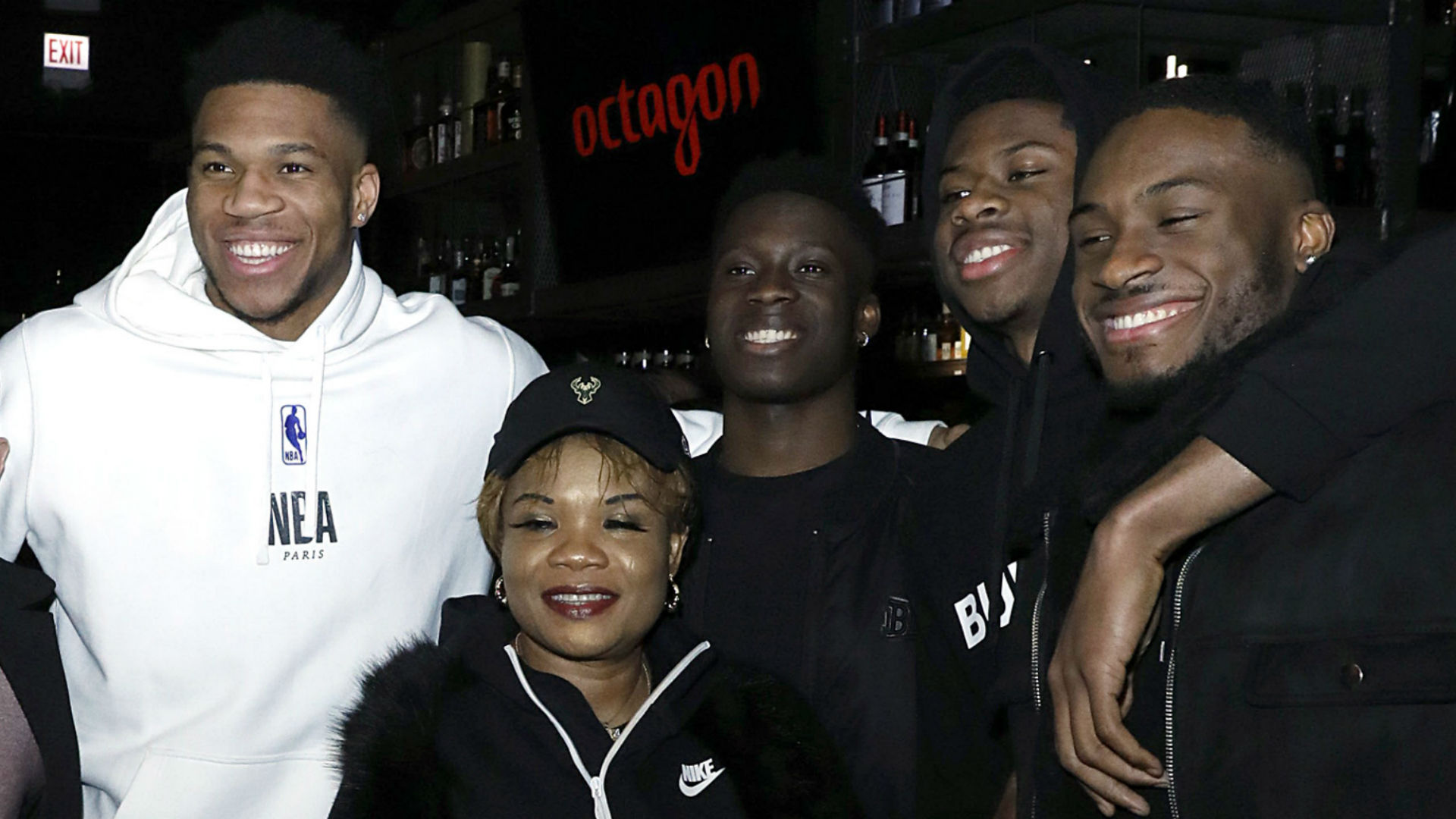 Giannis Antetokounmpo S Brother Alex Chooses Europe Over College Basketball Sporting News Canada