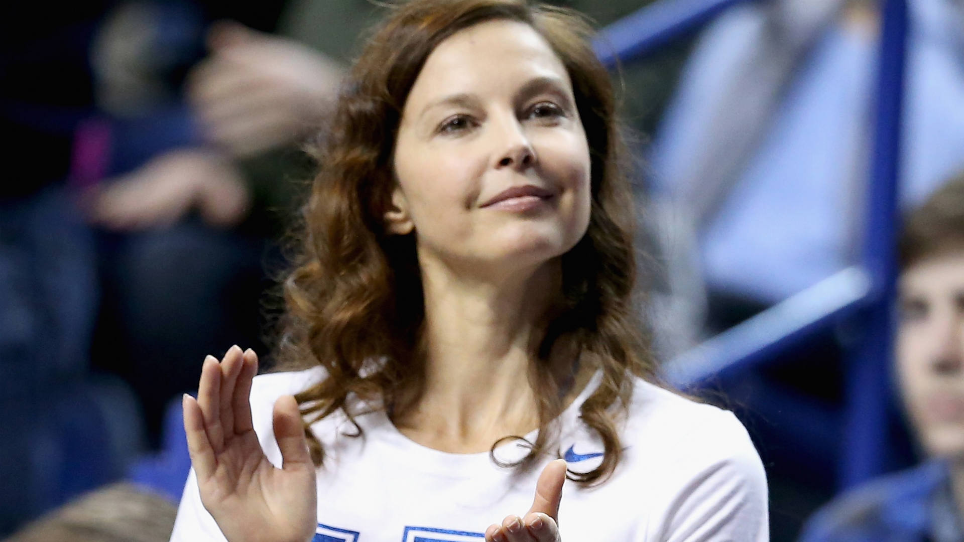 Ashley Judd apologizes to Octavius Ellis on behalf of Kentucky fans.