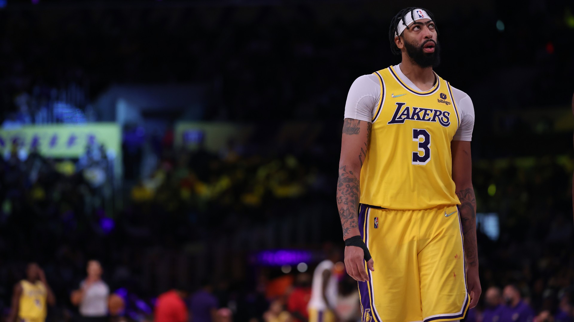 Lakers colapsan contra OKC por segunda vez cuando Anthony Davis golpea el pulgar