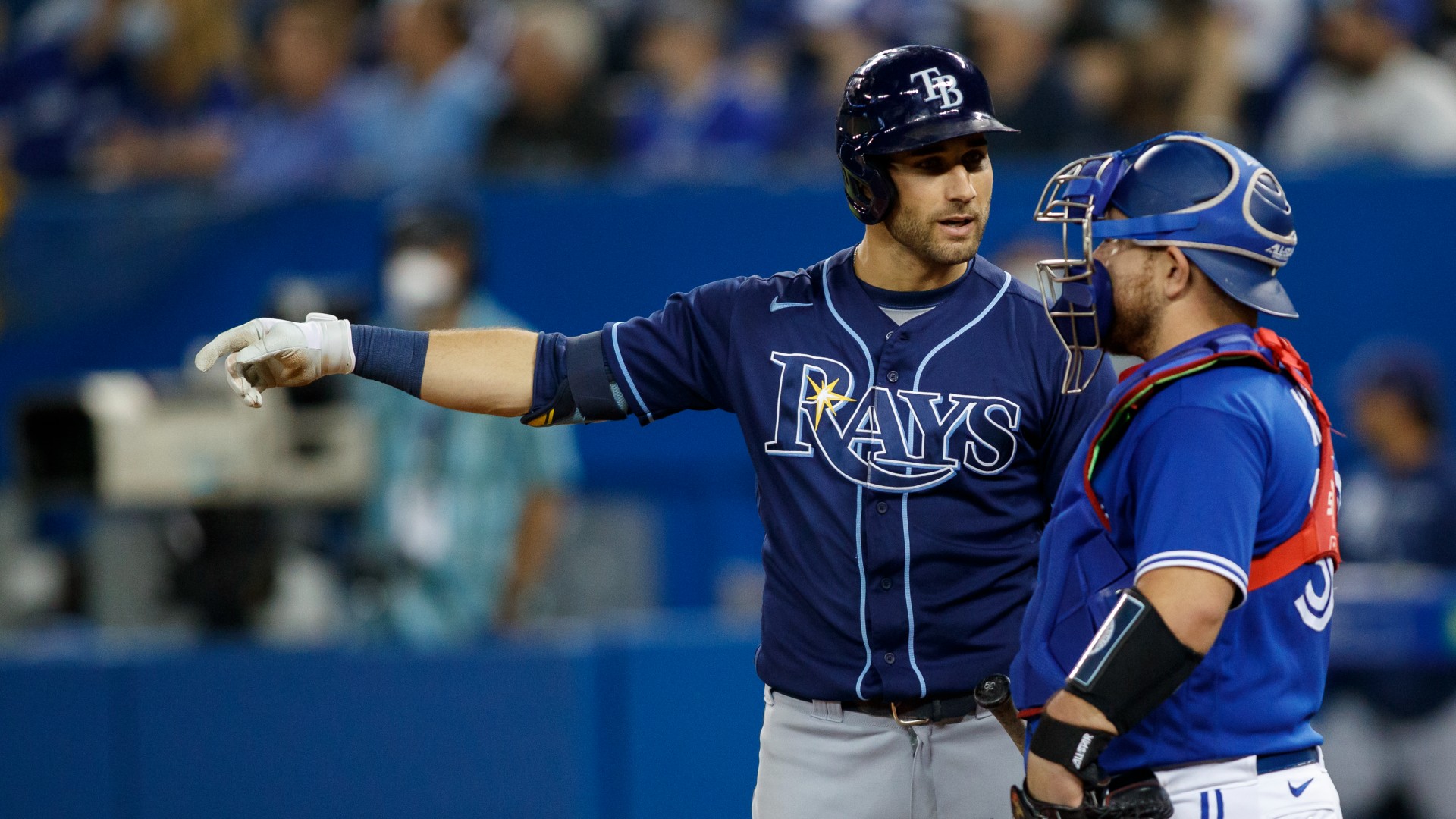 Blue Jays plunk Rays' Kevin Kiermaier in obvious retaliation over pitching card dispute