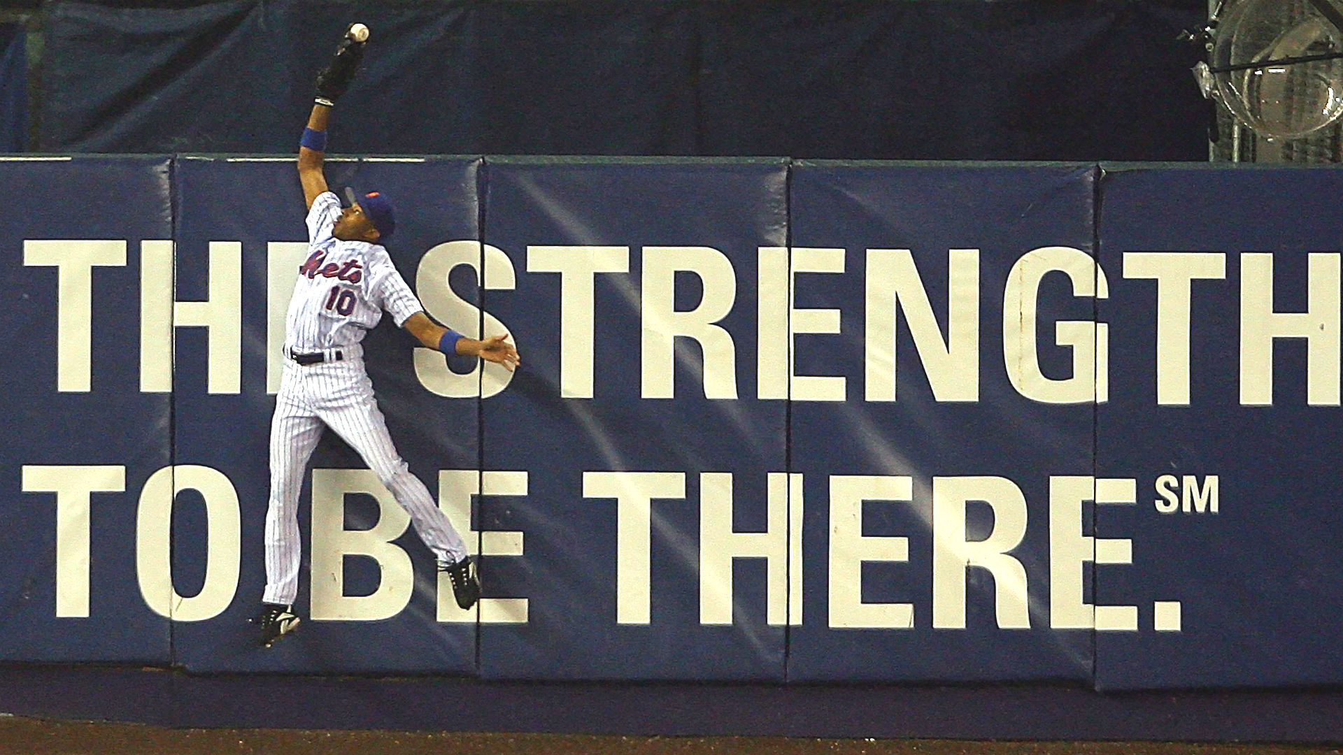 New York Mets' Endy Chavez is safe at second as Washington Nationals'  News Photo - Getty Images