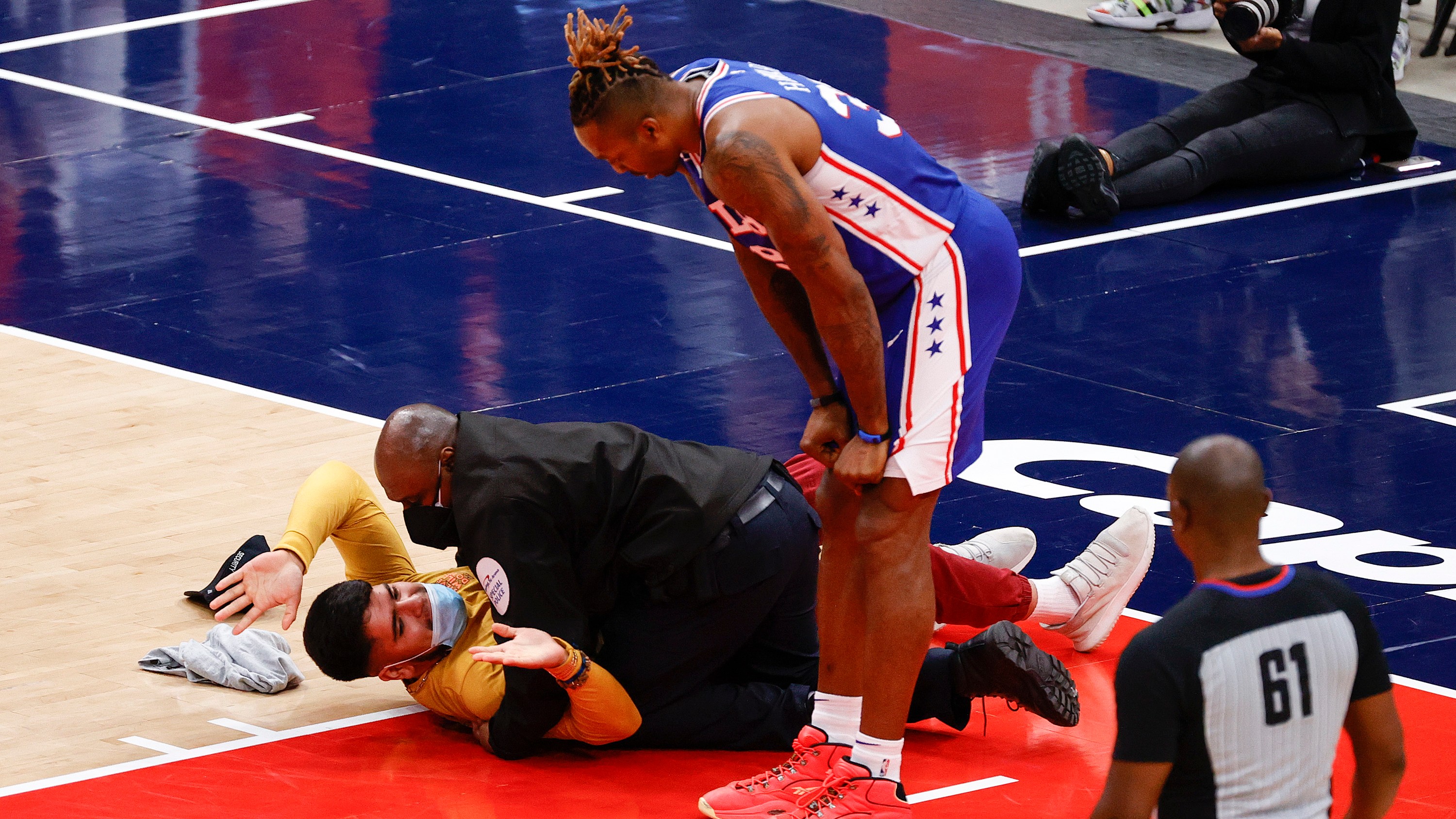 Scott Brooks, Wizards fan who ran on court during 76ers game: ‘Your thinking is barbaric’
