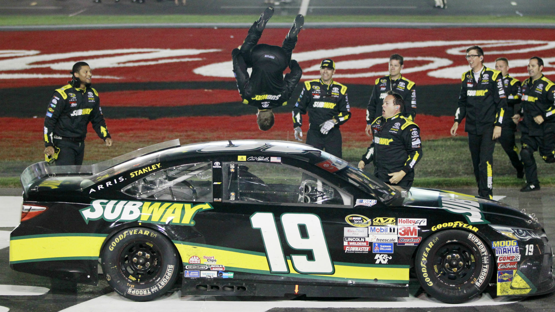 Winners Losers Carl Edwards Doing Backflips Again After Coca Cola 600 Win Sporting News