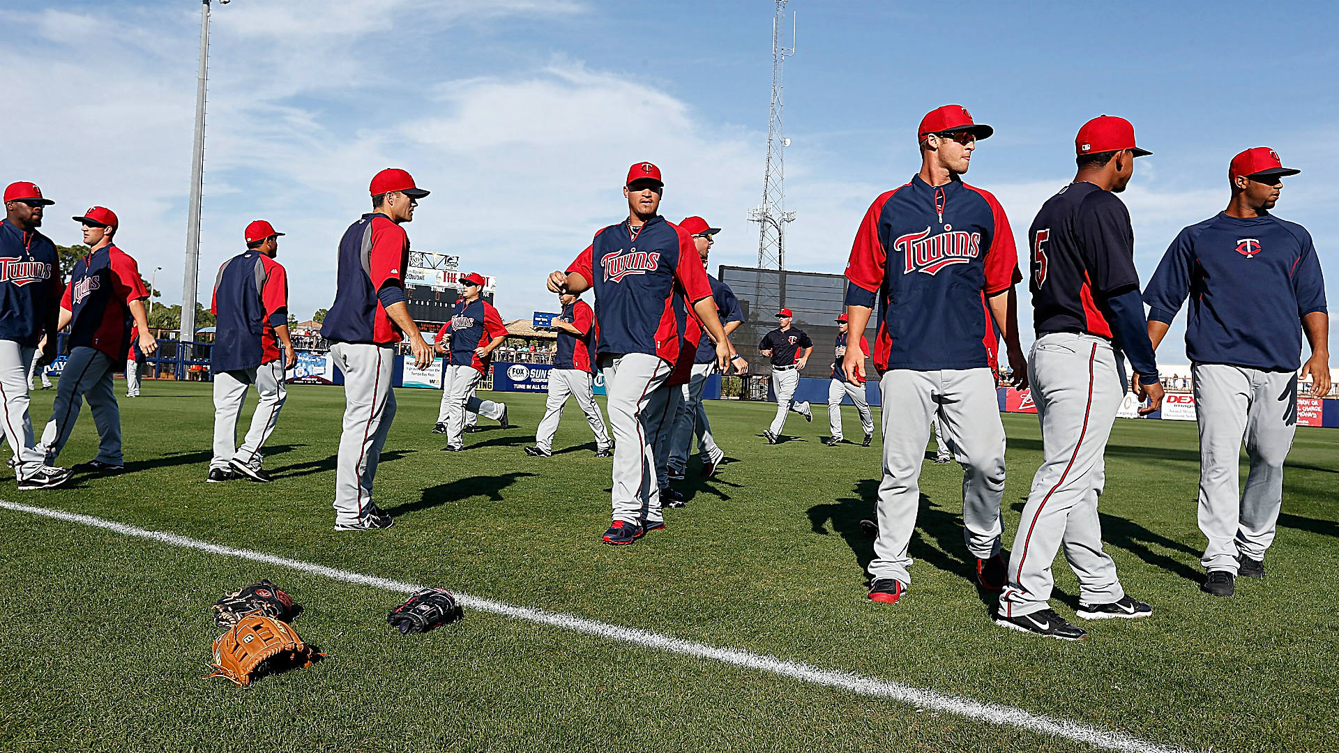 When do pitchers and catchers report? 2016 spring training reporting