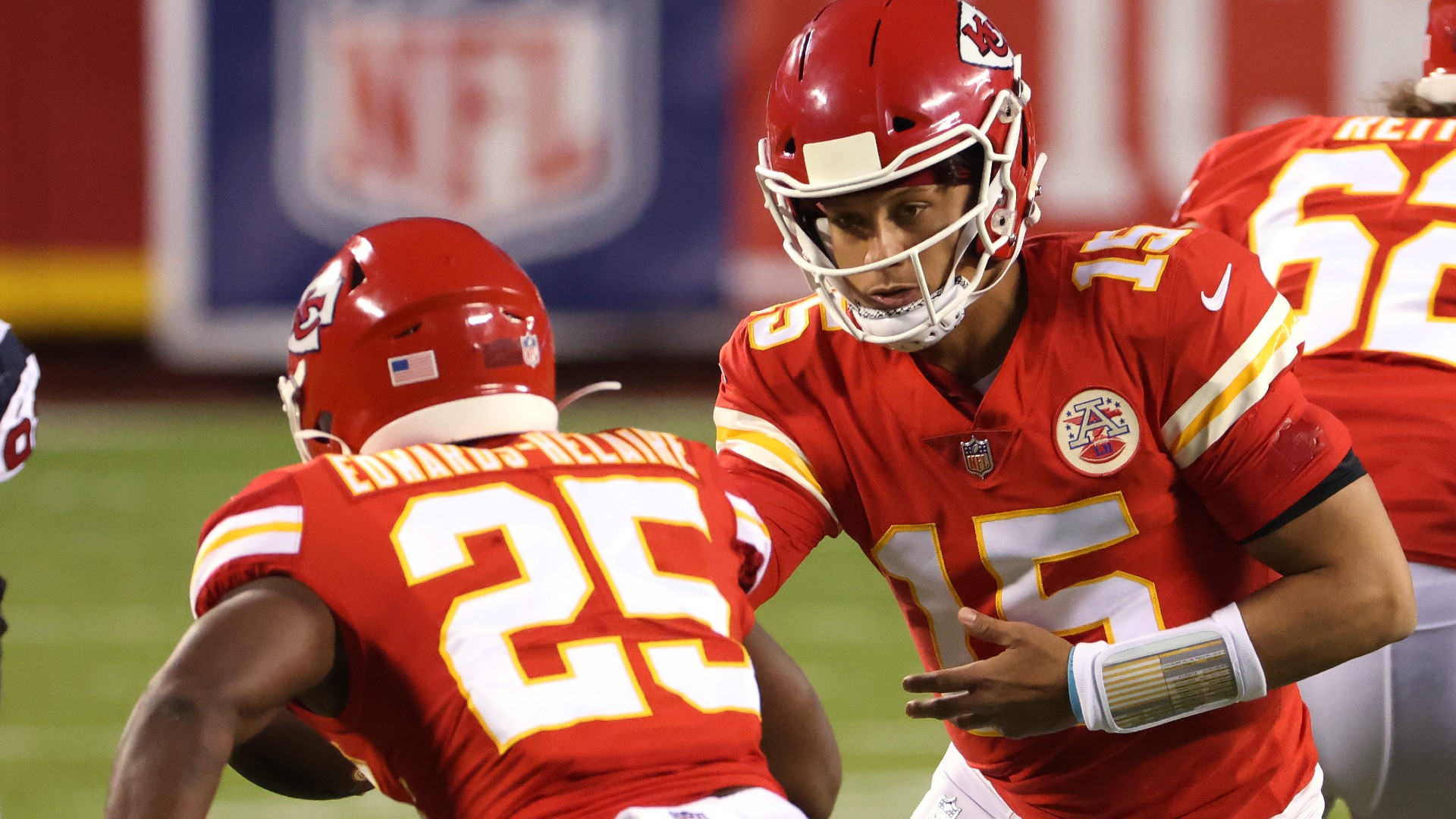 https://images.daznservices.com/di/library/sporting_news/a7/a0/patrick-mahomes-clyde-edwards-helaire-091020-getty-ftr_1pfrhvdnqaq851m4gfqw3bgn4a.jpg?t=2064427524&w=%7Bwidth%7D&quality=80 https://images.daznservices.com/di/library/sporting_news/a7/a0/patrick-mahomes-clyde-edwards-helaire-091020-getty-ftr_1pfrhvdnqaq851m4gfqw3bgn4a.jpg?t=2064427524&w=%7Bwidth%7D&quality=80