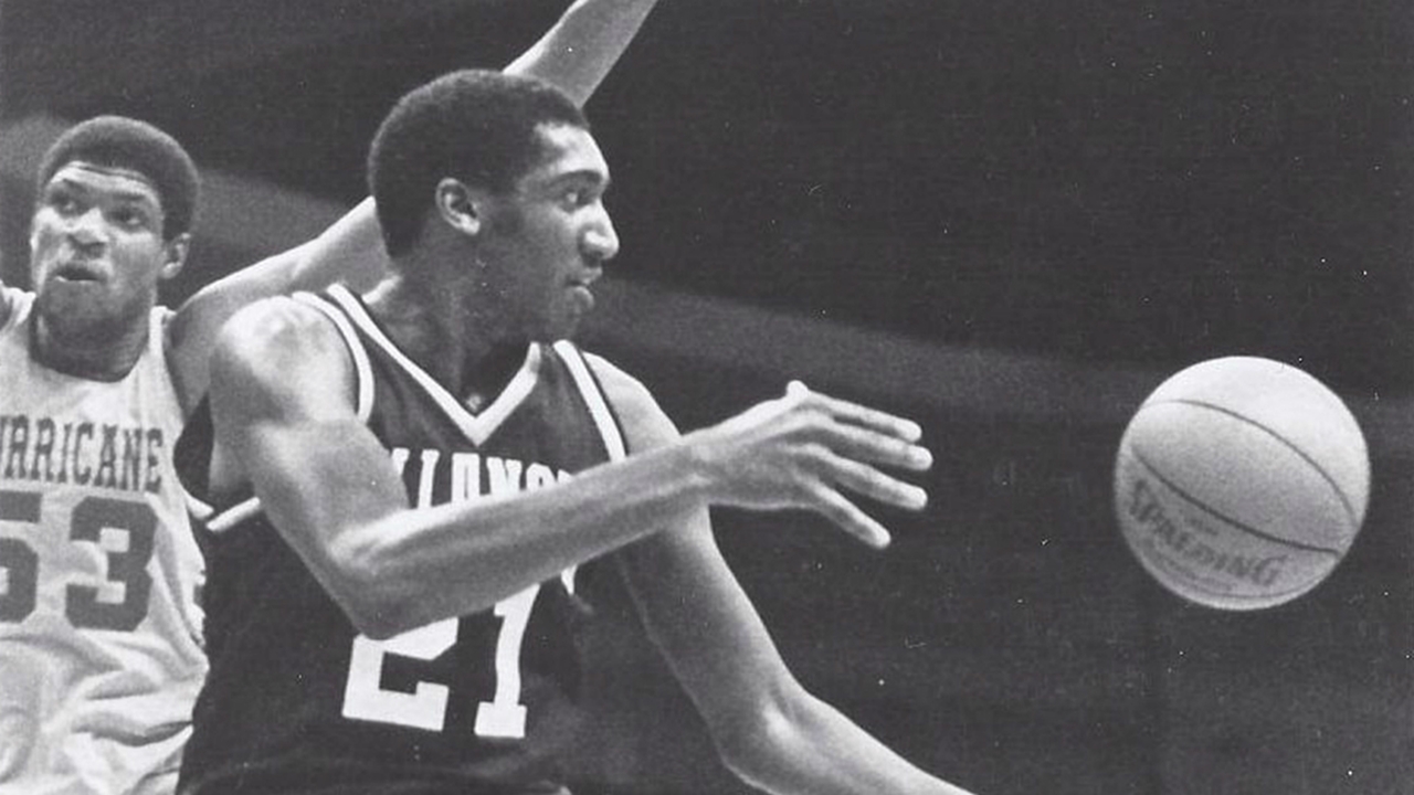 What Is The Lowest Seed To Win Ncaa Tournament Revisiting Villanova S 1985 March Madness Run Sporting News Winning Streakwinning Streak Ncaa Villanova Wildcats 2022 Ncaa Championship Mini Banner