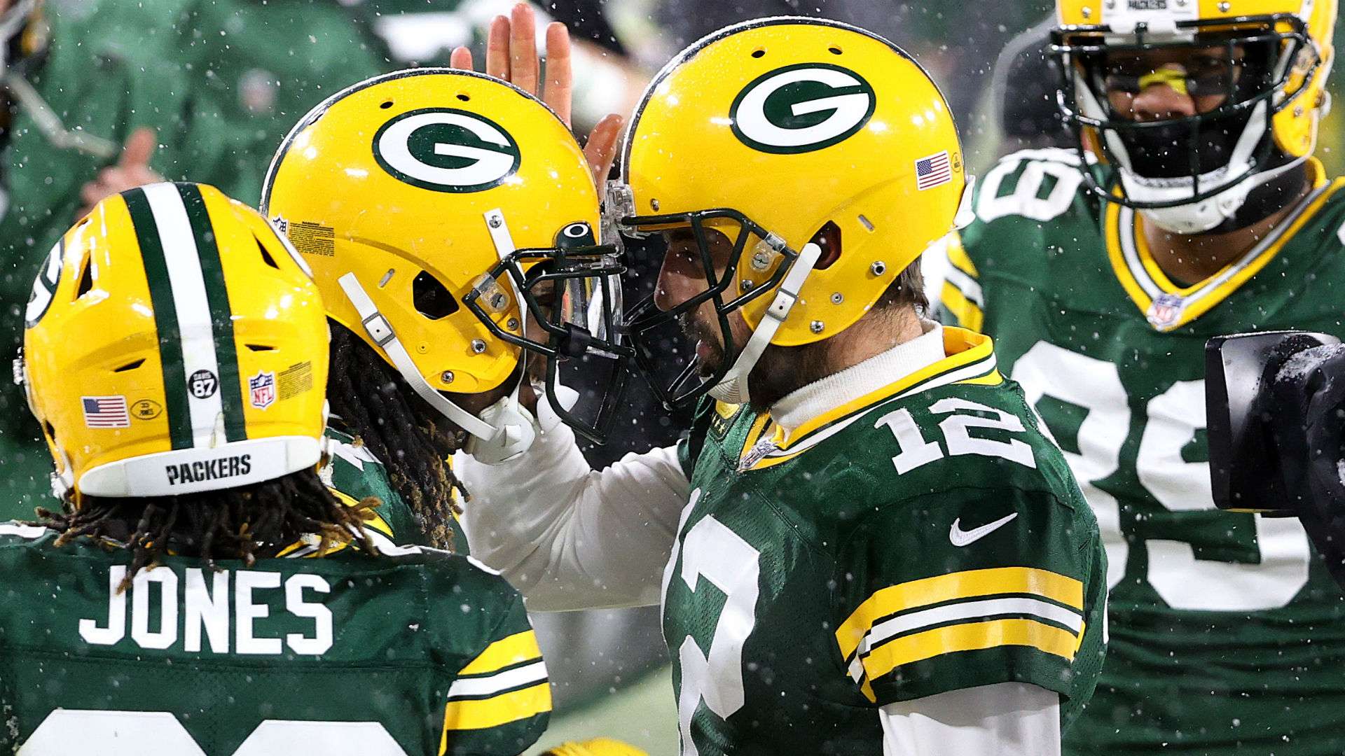 davante-adams-aaron-rodgers-122720-ftr-getty