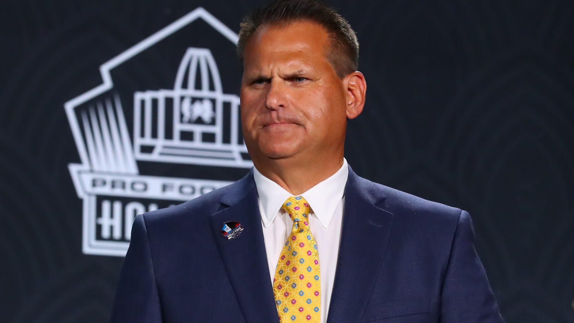 For a young sportswriter years ago, Bears legend Jimbo Covert made for