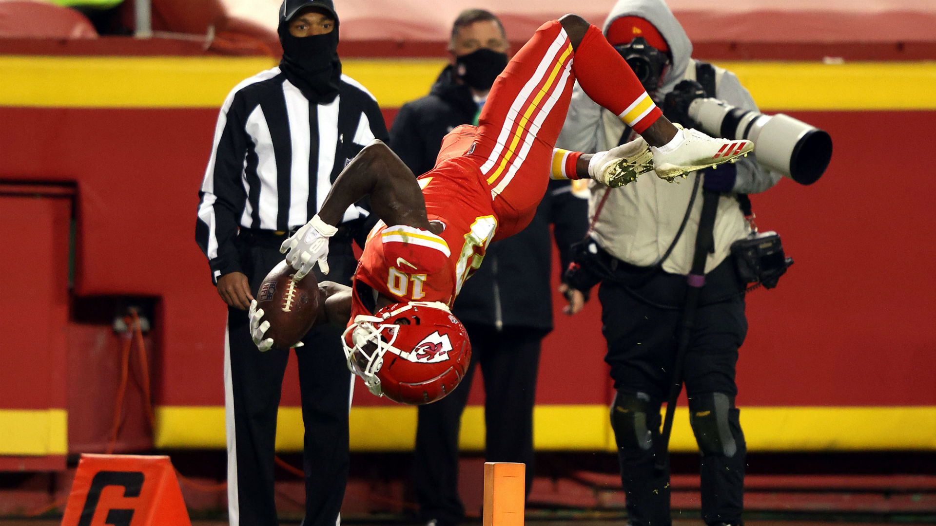 Tyreek Hill's latest backflip touchdown was negated because of penalty vs. Broncos | Sporting News
