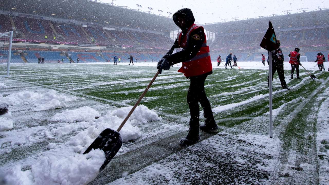 Which European leagues take winter breaks?