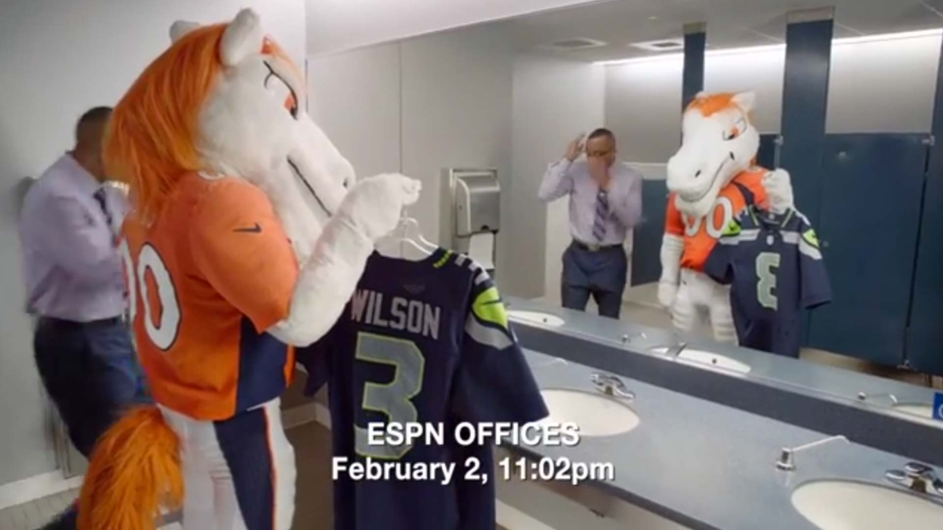 Denver Broncos Mascot Pays Off Bet With Seahawks Mascot Sporting News